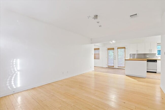 Building Photo - 6503 Guadalupe St