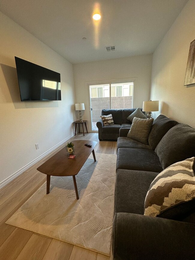 Building Photo - Fully furnished 55+ townhome with attached...