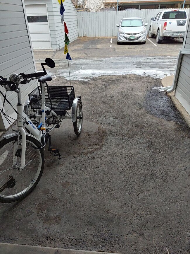 Building Photo - Cozy 1 Bed/1 Bath Victorian Style Complex ...