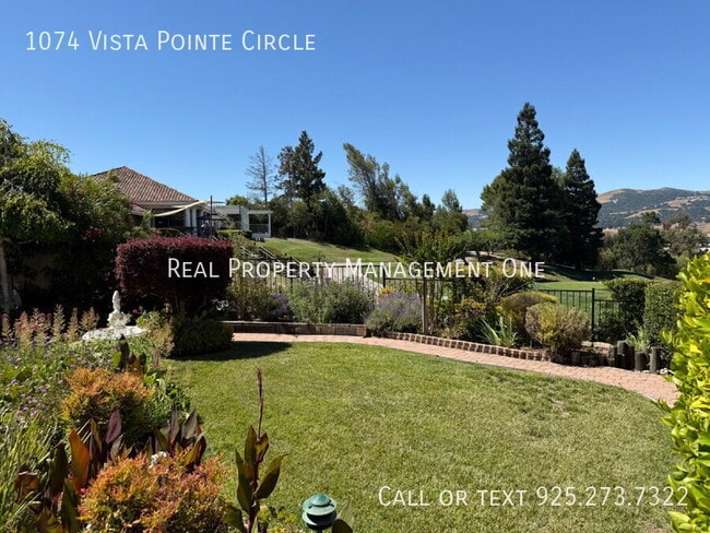 Building Photo - 1074 Vista Pointe Cir