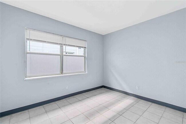 Building Photo - 140 112th Ave N