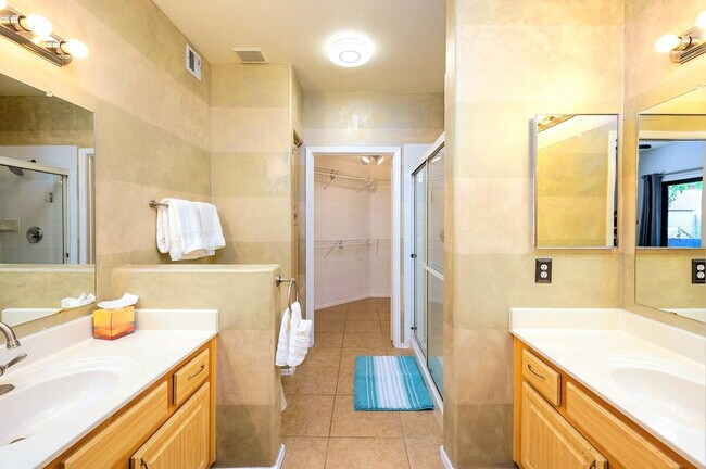 Building Photo - 9455 E Raintree Dr