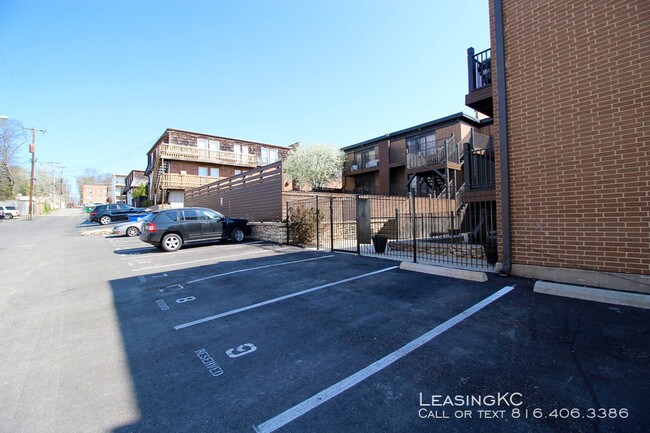 Building Photo - Plaza 44