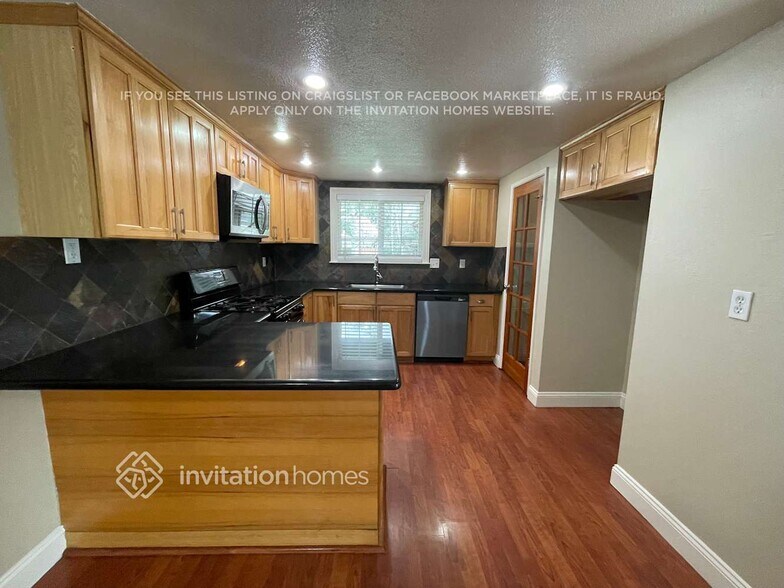 Building Photo - 3343 Hacienda Way