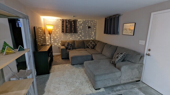 Living room - 521 S Stewart St