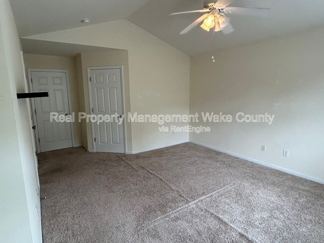 Building Photo - 2500 Valley Haven Dr