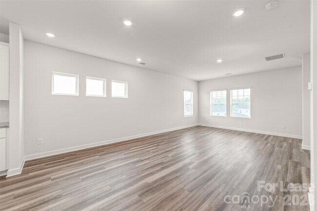 Building Photo - 7136 Bryce Ave