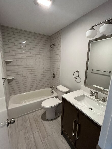 Building Photo - 136 Miranda Ct