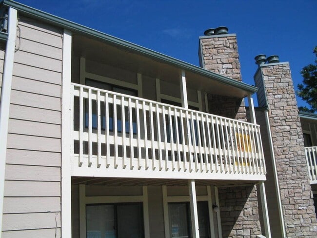 Building Photo - Awesome 1 - Bedroom / 1-Bath Penthouse Uni...