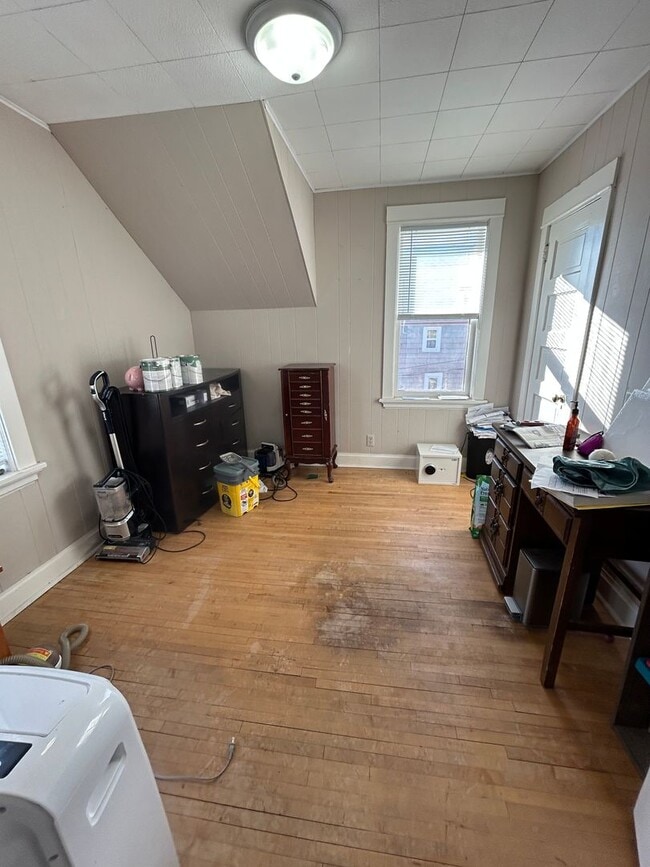 Building Photo - 625 N 16th Ave E