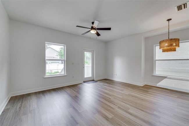 Building Photo - 1933 W Chestnut St