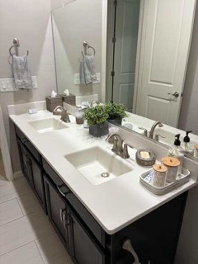 Building Photo - STUNNING NEWER HOME- GATED