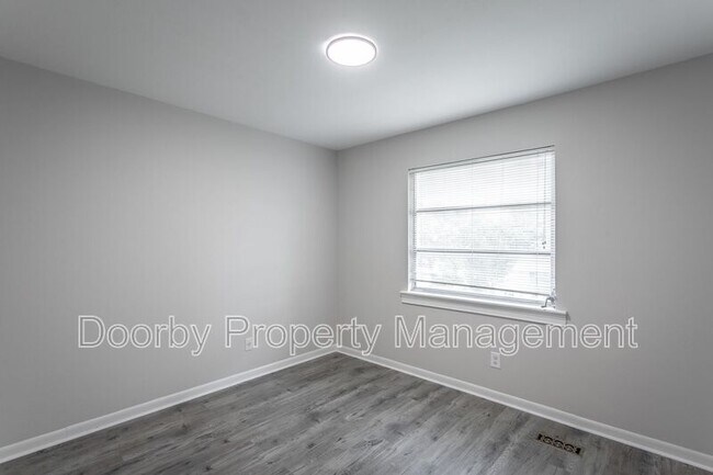 Building Photo - 186 Greens Lake Cir