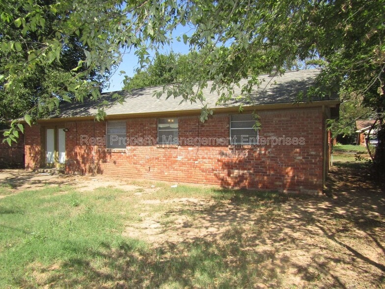 Building Photo - 989 Barkley Cir