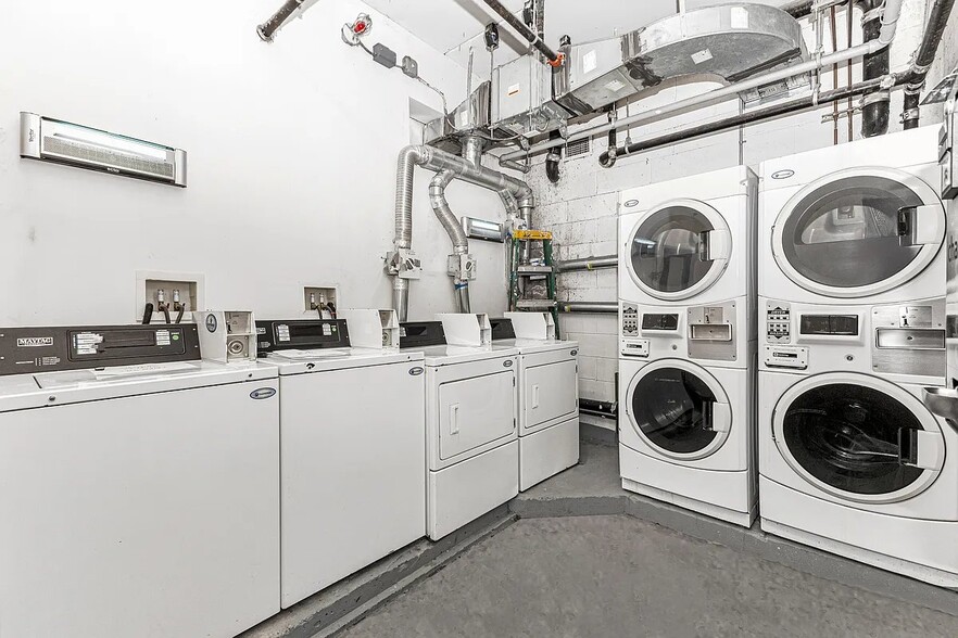 Building Photo - 531 W 159th St