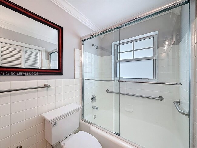 Building Photo - 2533 NE 21st Terrace