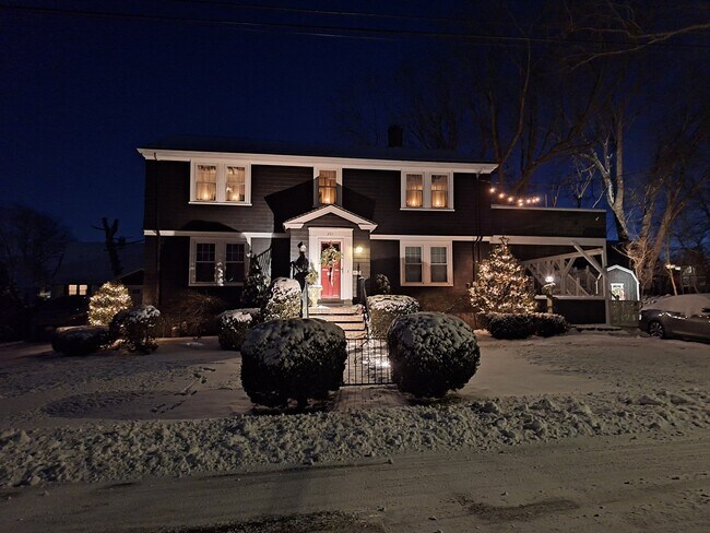 Building Photo - 261 Longhill Ave