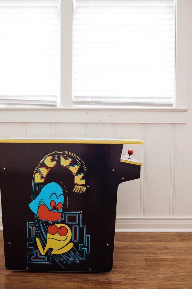 Building Photo - Lawrence House