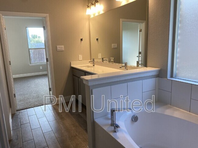 Building Photo - 11525 Nicholson Ln