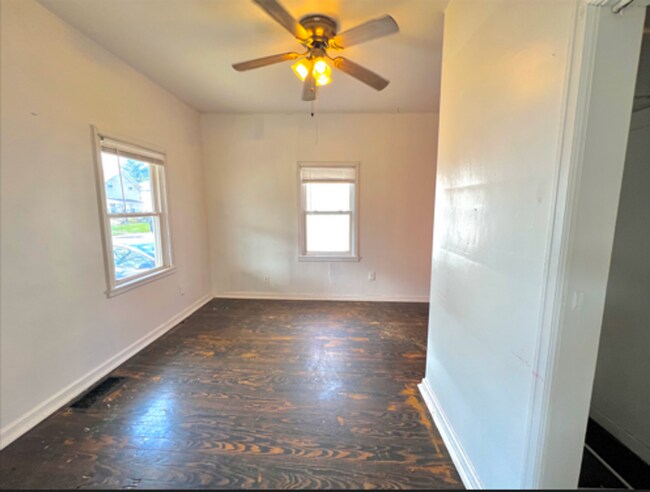 Building Photo - George St Duplex