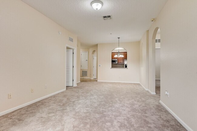 Building Photo - Beautifully Maintained 3-Bedroom, 2-Bathro...