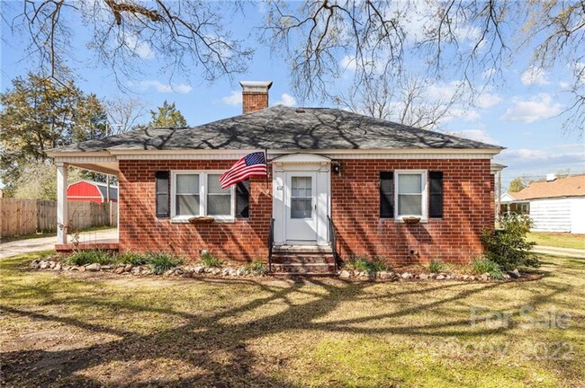 Primary Photo - Charming brick home in a quiet neighborhood