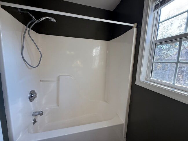 Building Photo - 504 9th St SW