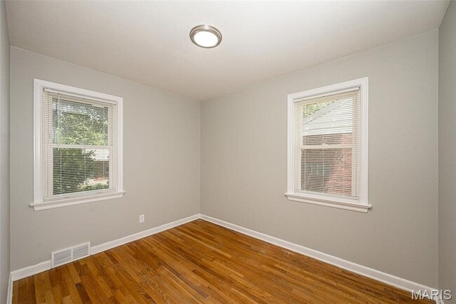 Building Photo - 1225 Newark Dr