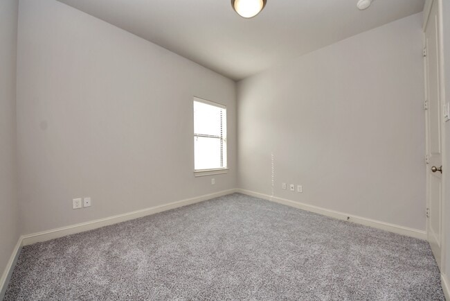 Building Photo - 1831 Dart St