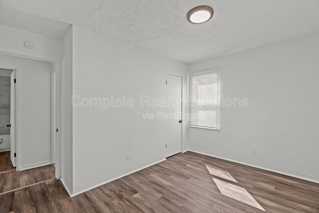 Building Photo - 9823 Winkler Dr