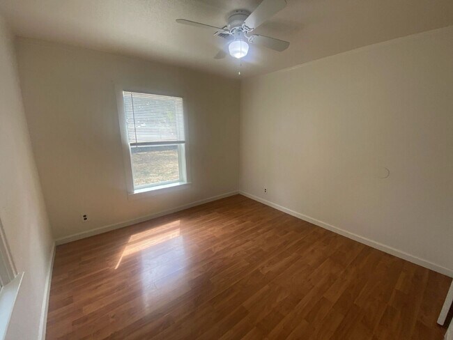 Building Photo - 310 Gregory Dr