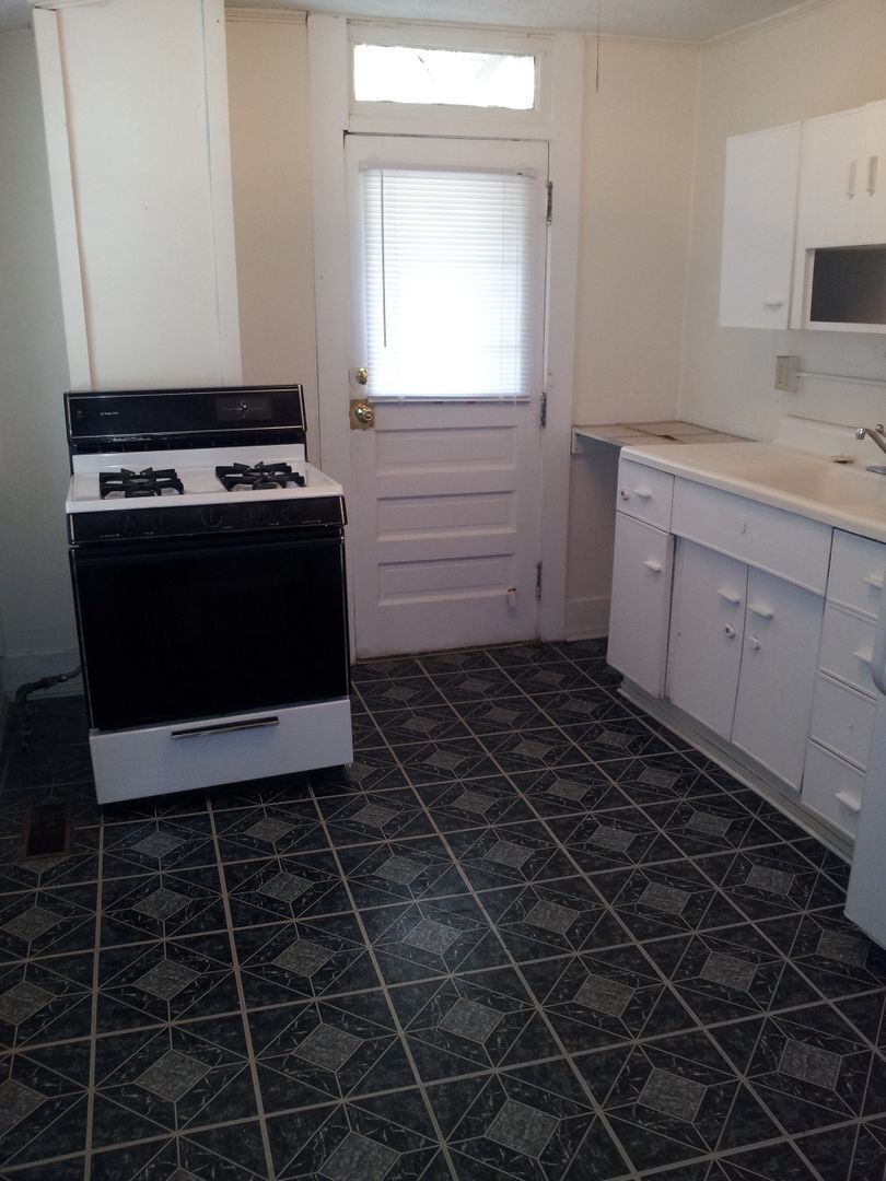 Building Photo - 308 N 11th St