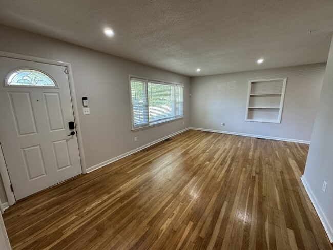Building Photo - 918 Woodall Ln NW