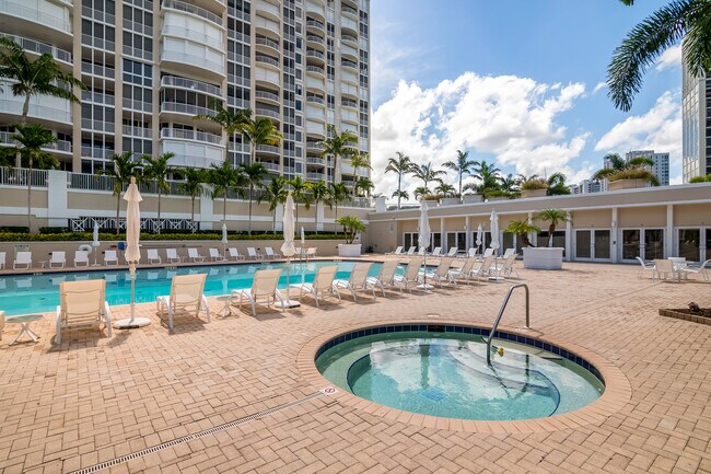 Building Photo - 7117 Pelican Bay Blvd