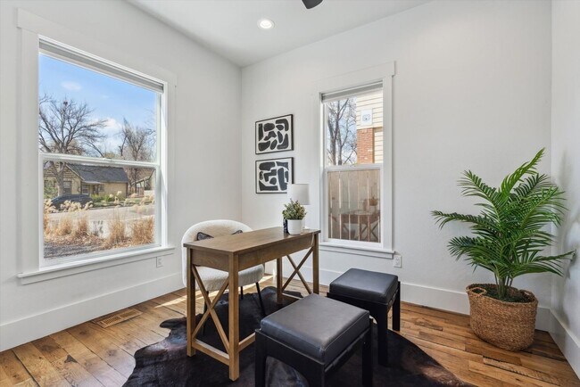 Building Photo - Charming 2BD, 2BA Longmont Home with Fenced Back Yard