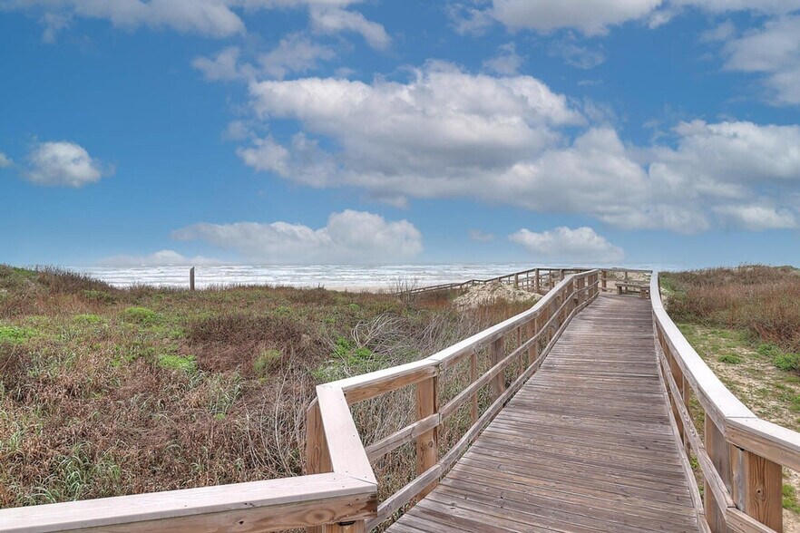 Building Photo - 1421 Eleventh Street-SI ID1023214P