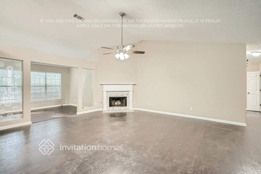 Building Photo - 2373 Cove Lake Way