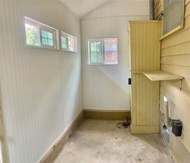 Building Photo - 1505 Ruth Ave