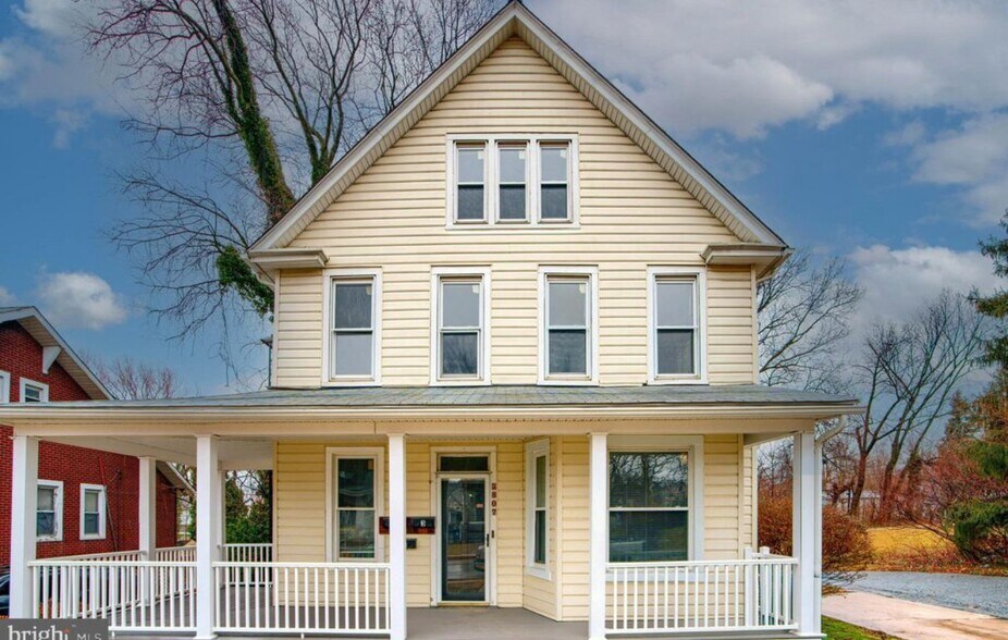 Building Photo - 3807 Fleetwood Ave