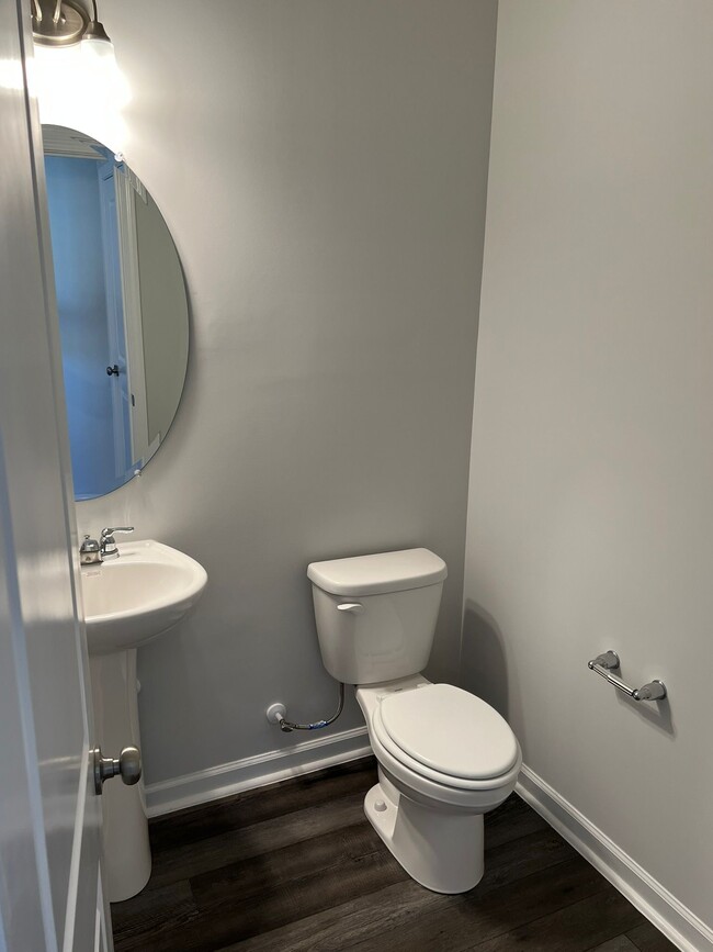 Building Photo - 714 Cormiche Ln