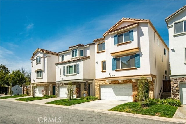 Building Photo - 2528 Plaza del Amo