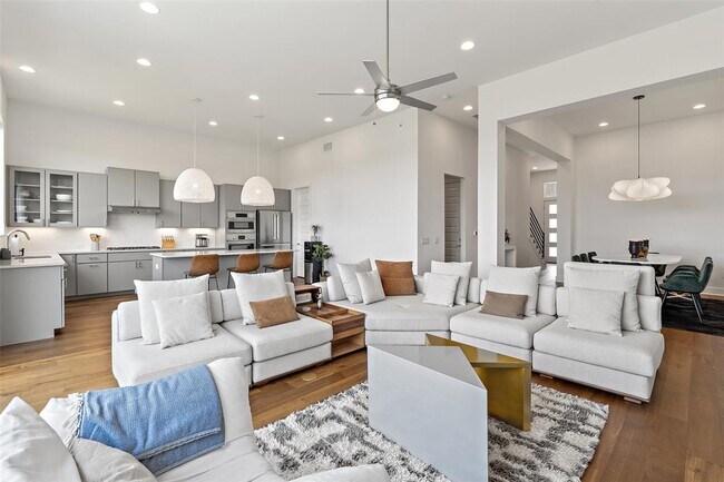 Building Photo - 7416 Cordoba Dr