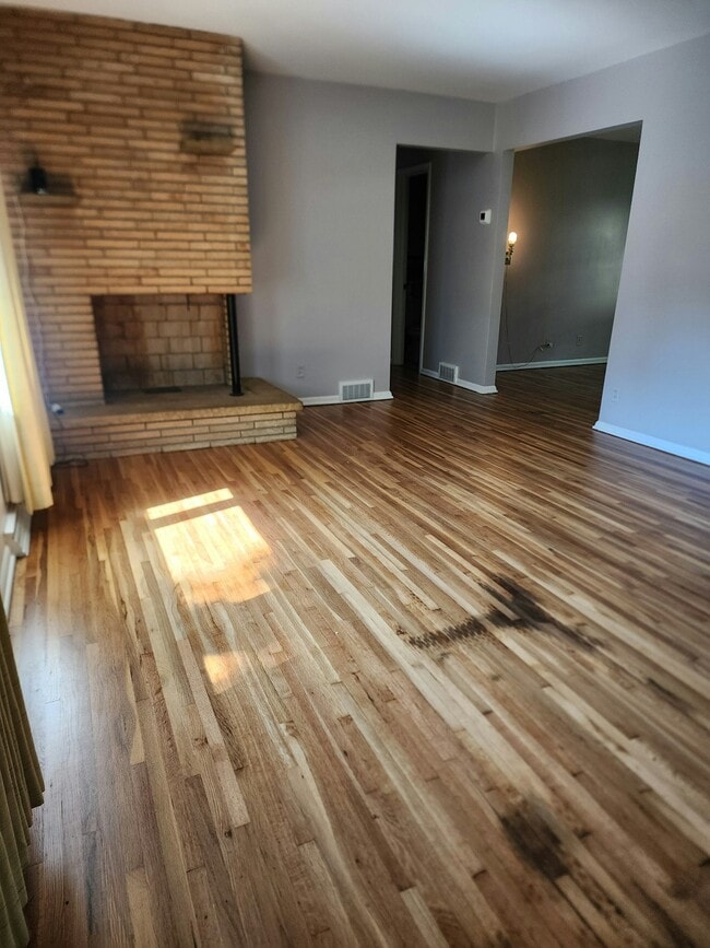 Building Photo - 10218 Wentworth Ave S