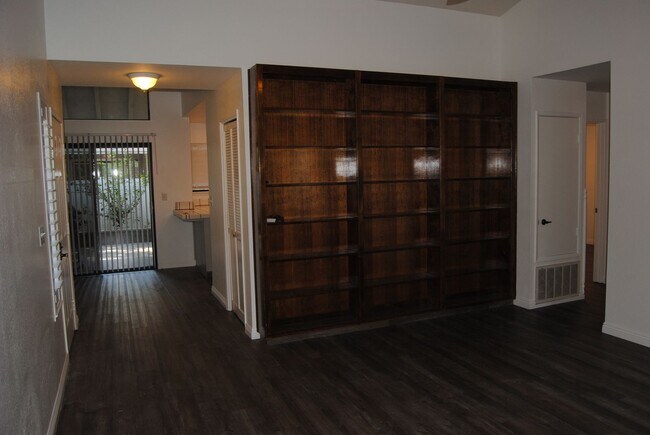 Building Photo - 8000 Kroll Way