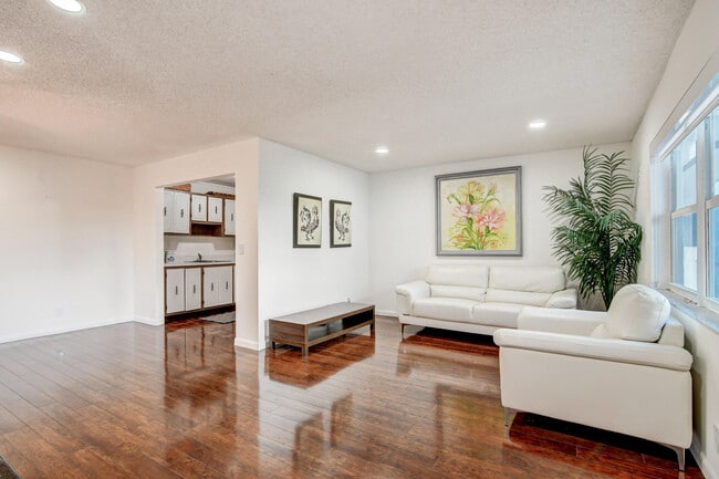 Building Photo - 42 Burgundy A