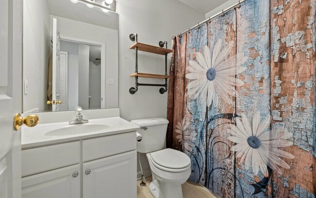 Building Photo - Spacious, Stylish, and Full of Charm – 3 bedroom home in Lexington | $1,900/mo