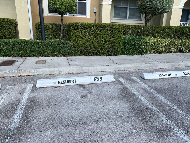 Building Photo - 8800 NW 107 Ct