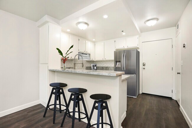 Building Photo - 5143 Bakman Ave