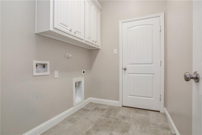 Building Photo - 1300 Mustang Brook Ln