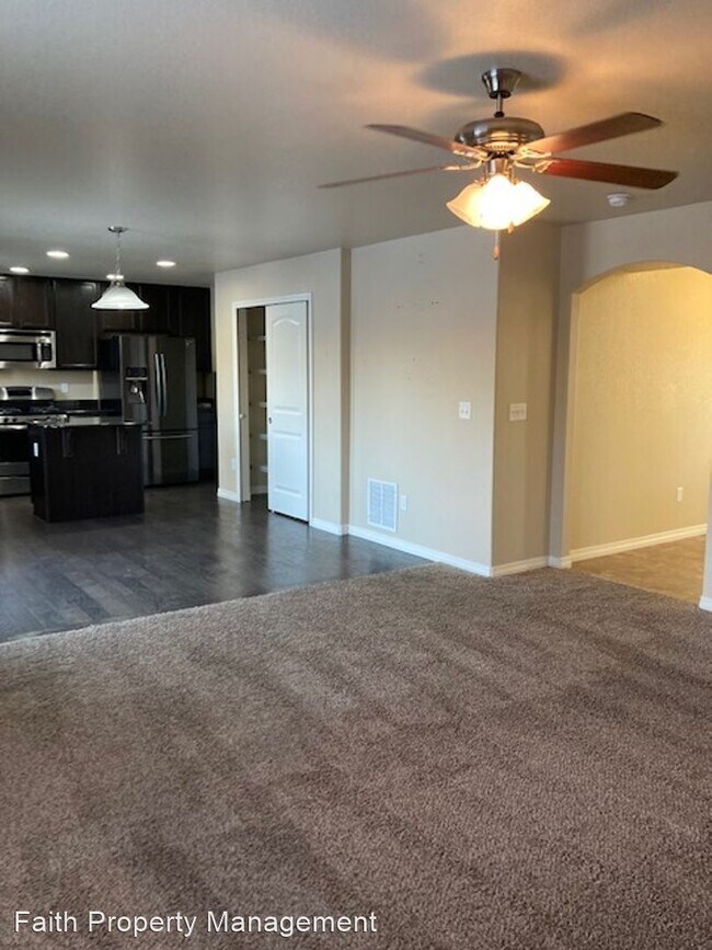 Building Photo - 4 br, 3.5 bath House - 2745 Branding Iron Way